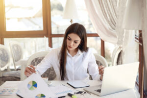 mujer, ahorro y productos financieros